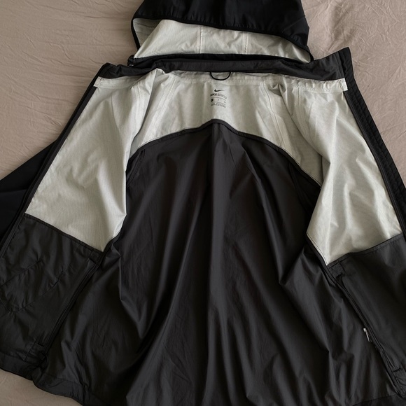 Nike Shield Rain/Windbreaker Jacket - Picture 3 of 5